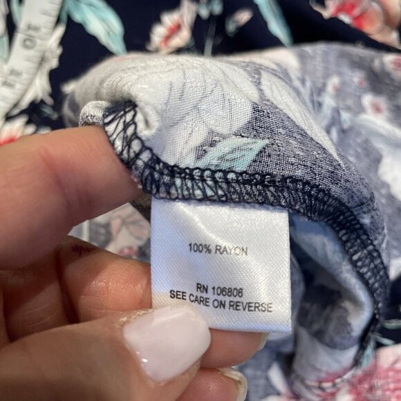 Emily Daniels Floral Blouse Tunic Petite XL Navy Pleated Button Front Colorful - Picture 13 of 14